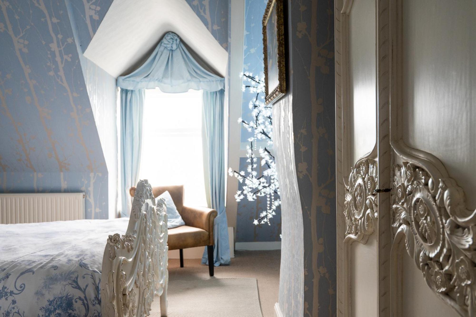 Enchanted Manor Niton Room photo