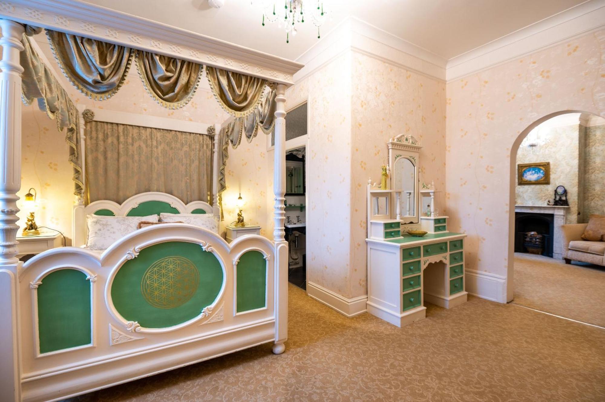 Enchanted Manor Niton Exterior photo