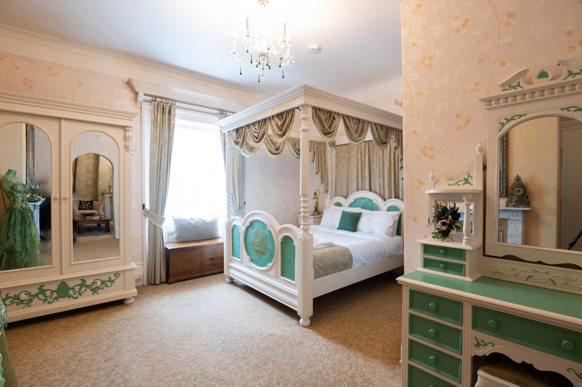 Enchanted Manor Niton Exterior photo